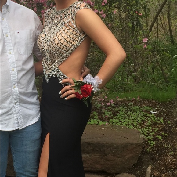 PROM DRESS - Picture 3 of 6